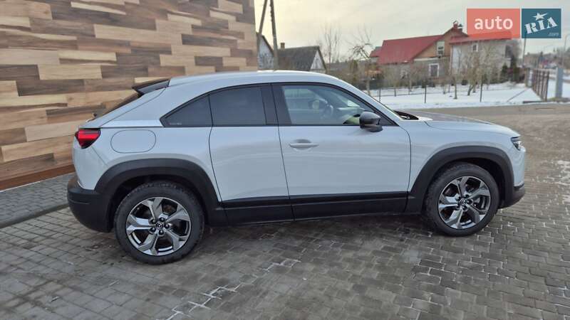 Внедорожник / Кроссовер Mazda MX-30 2020 в Владимире