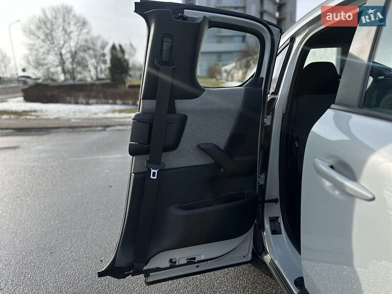 Внедорожник / Кроссовер Mazda MX-30 2022 в Киеве