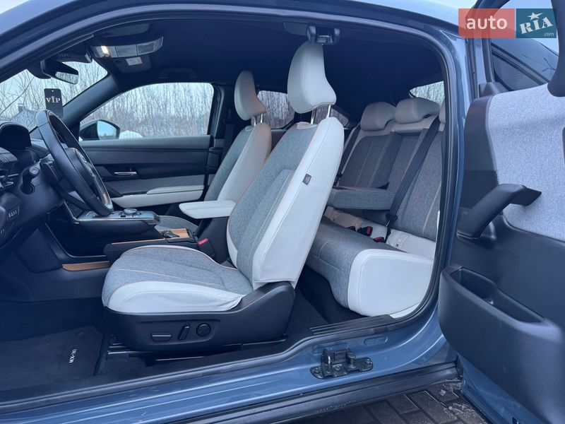 Позашляховик / Кросовер Mazda MX-30 2020 в Дубні