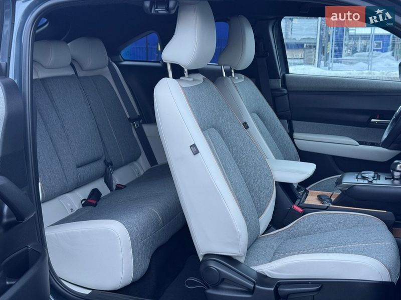 Позашляховик / Кросовер Mazda MX-30 2020 в Дубні