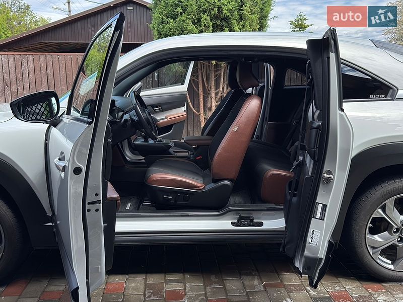 Внедорожник / Кроссовер Mazda MX-30 2020 в Черкассах