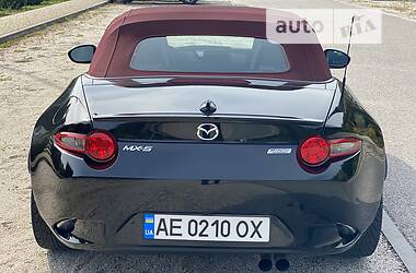 Родстер Mazda MX-5 2017 в 