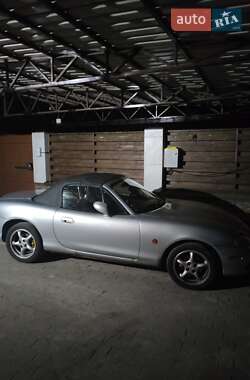 Родстер Mazda MX-5 2001 в 
