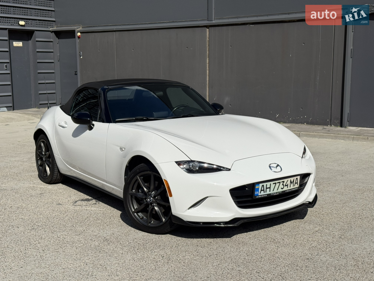 Mazda mx-5 ND1 з механічною кпп.
Автомобіль без ДТП.
Приїхав сухий, без пошкоджень від води.
Комплектація club, до якої входять:
- Амортизатори bilstein
- Блокування заднього дифференціалу
- Розпірки кузова
- Безключовий доступ
- Контроль мертвих зон
- Аудіосистема bose
- Система допомоги при старті під гору(hill assist)
- Світлодіодна оптика
- Круіз-контроль
Довстановлено:
- Бездротовий carplay та android auto
- Європейські дзеркальні елементи
- Пружини eibach -20мм
- Безкат колектор та тюн на 180 сил
Проведено ТО та роботи з детейлінгу.
На данний момент автомобіль не потребує вкладень.