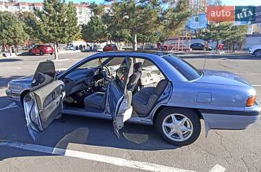 Седан Mazda Persona 1989 в 