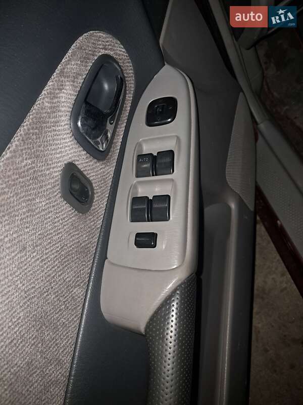 Седан Mazda Protege 2002 в Черновцах