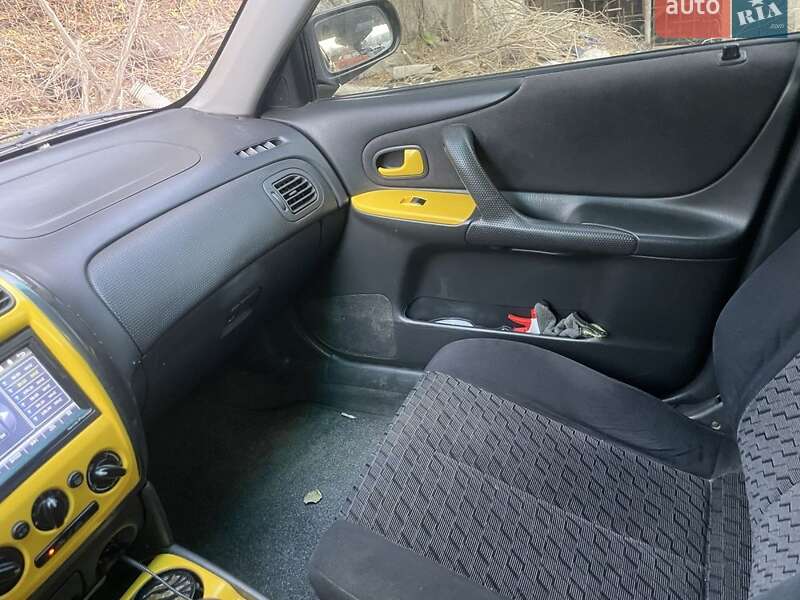 Седан Mazda Protege 2003 в Запоріжжі
