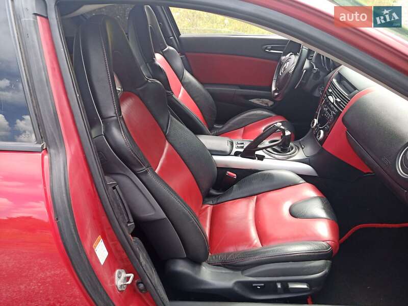 Купе Mazda RX-8 2004 в Воловце