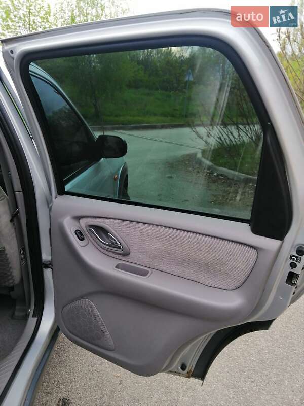 Внедорожник / Кроссовер Mazda Tribute 2002 в Ирпене