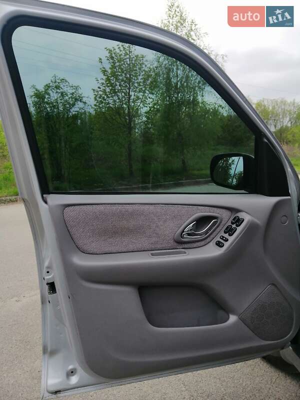 Внедорожник / Кроссовер Mazda Tribute 2002 в Ирпене