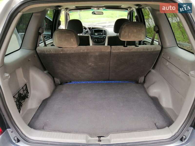 Внедорожник / Кроссовер Mazda Tribute 2002 в Ирпене