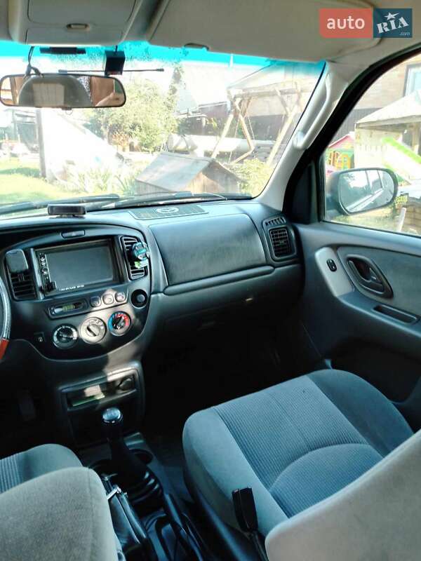 Внедорожник / Кроссовер Mazda Tribute 2003 в Черкассах