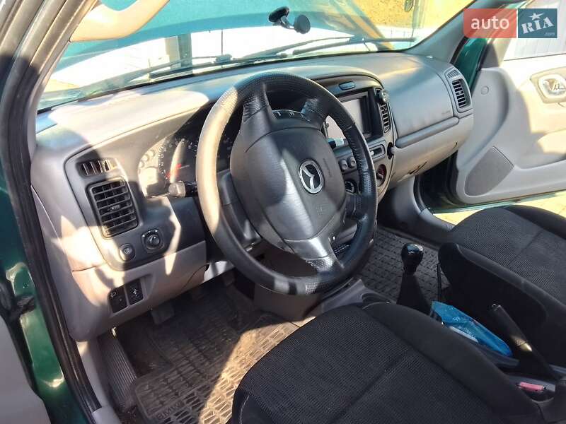 Внедорожник / Кроссовер Mazda Tribute 2001 в Остроге
