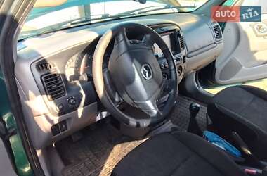 Позашляховик / Кросовер Mazda Tribute 2001 в 