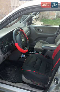 Позашляховик / Кросовер Mazda Tribute 2001 в 