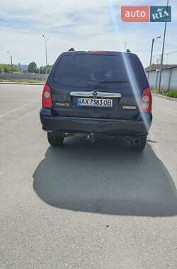 Позашляховик / Кросовер Mazda Tribute 2004 в 