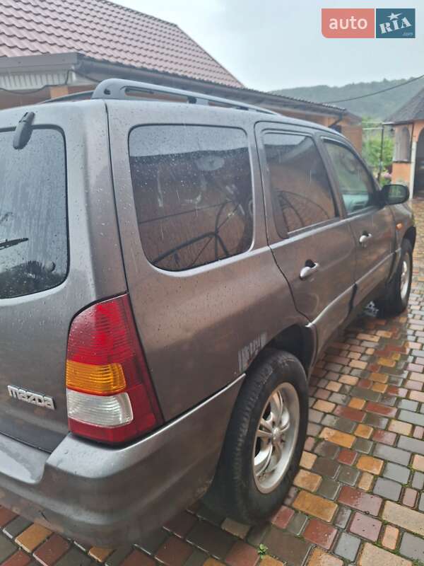 Внедорожник / Кроссовер Mazda Tribute 2002 в Черновцах