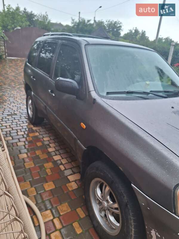Внедорожник / Кроссовер Mazda Tribute 2002 в Черновцах