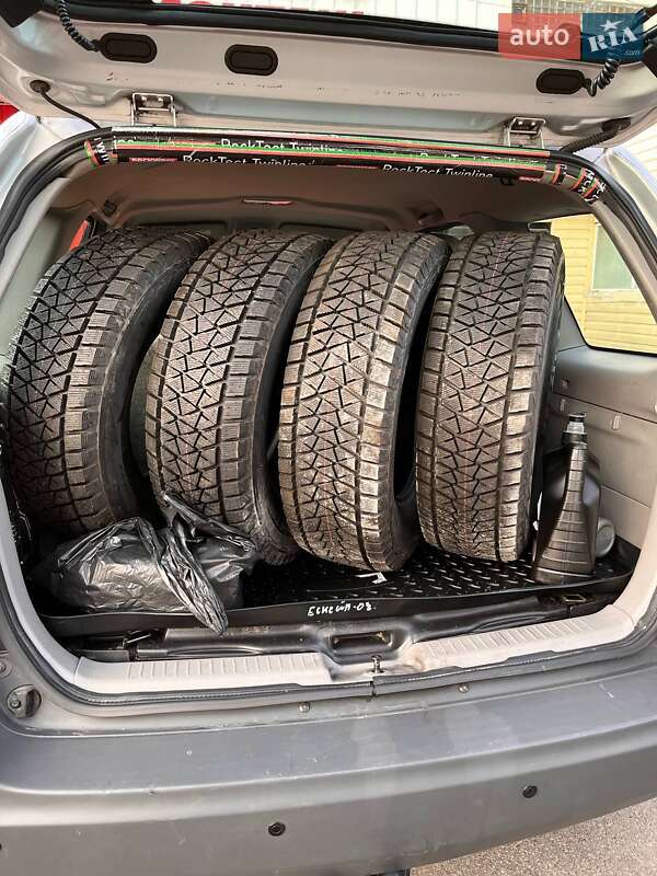 Внедорожник / Кроссовер Mazda Tribute 2001 в Харькове