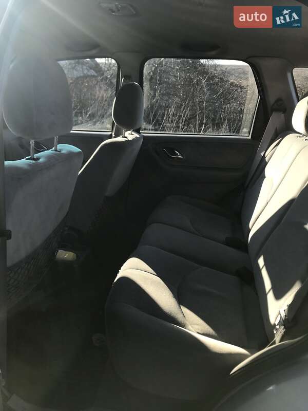 Внедорожник / Кроссовер Mazda Tribute 2001 в Харькове