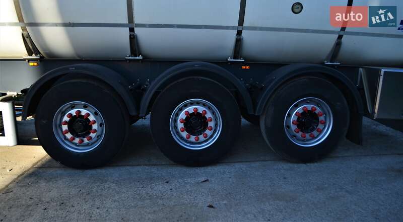 Цистерна полуприцеп Menci SA 2007 в Львове