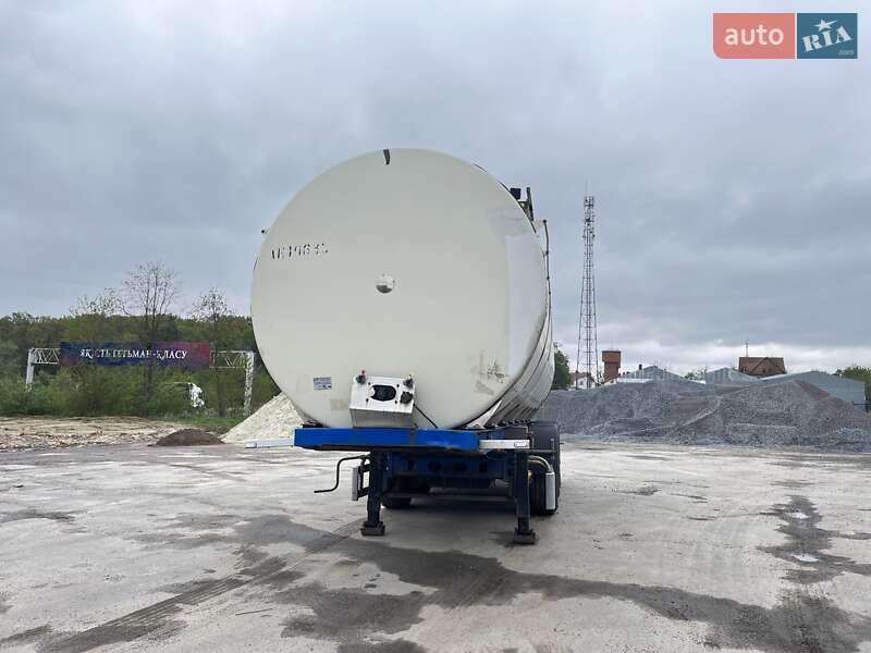 Цистерна Menci SA 2007 в Львове