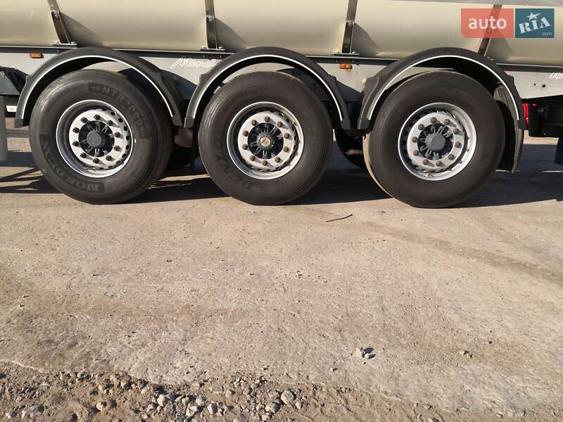 Цистерна напівпричіп Menci SA 2014 в Кам'янському