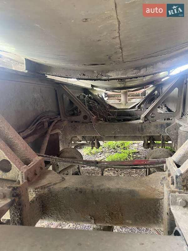 Цистерна полуприцеп Menci SL 1996 в Ромнах