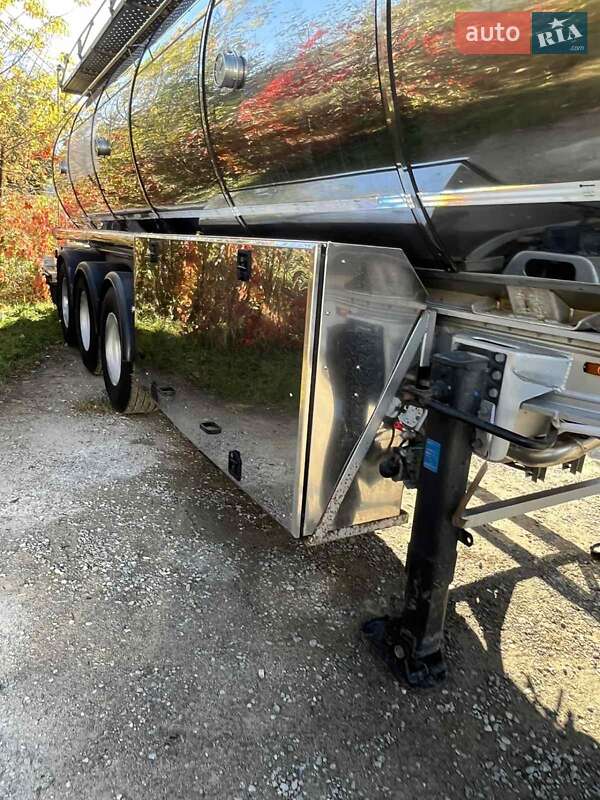 Цистерна полуприцеп Menci SL 1999 в Хотине