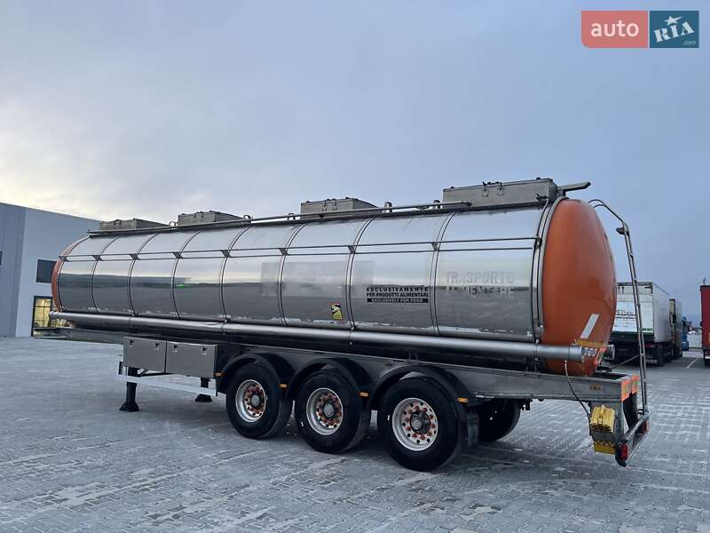 Цистерна полуприцеп Menci SL 1995 в Черновцах