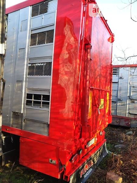 Для перевезення тварин - напівпричіп Menke 324 2007 в Радомишлі