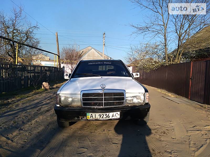 Седан Mercedes-Benz 190 1983 в 