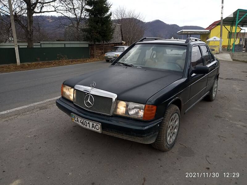 Седан Mercedes-Benz 190 1985 в Косове