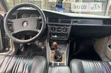 Седан Mercedes-Benz 190 1988 в 