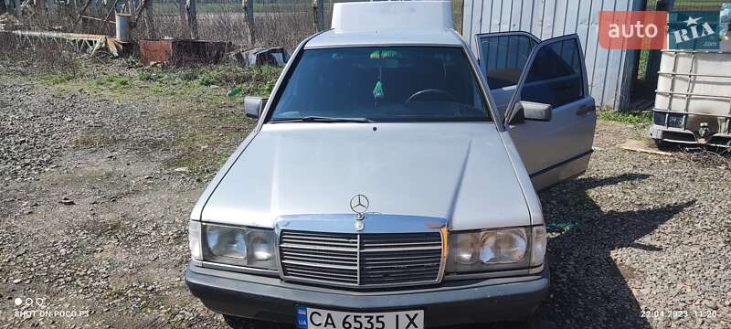 Седан Mercedes-Benz 190 1983 в Каменке
