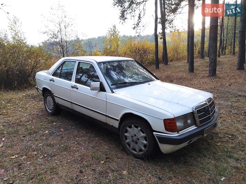 Кузовной ремонт MERCEDES 190 в автосервисе в Омске