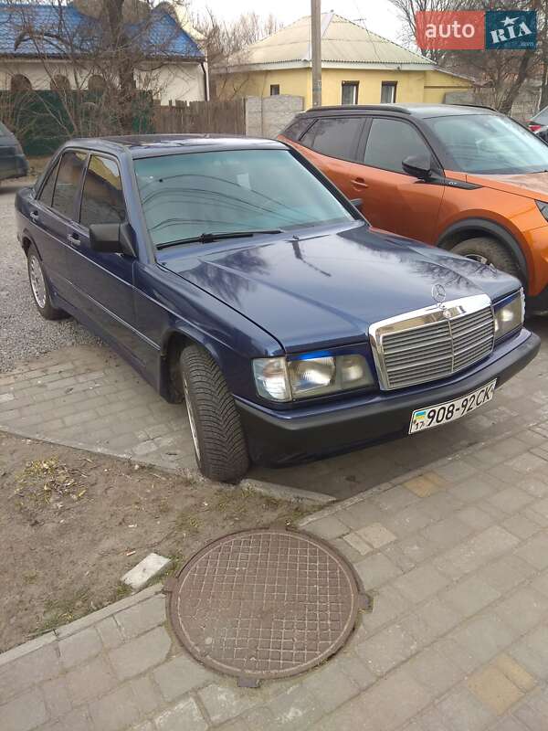 Mercedes-Benz 190 1985 Mercedes-Benz 190 1985