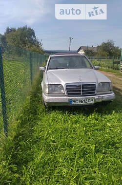 Седан Mercedes-Benz 190 1986 в Золочеві