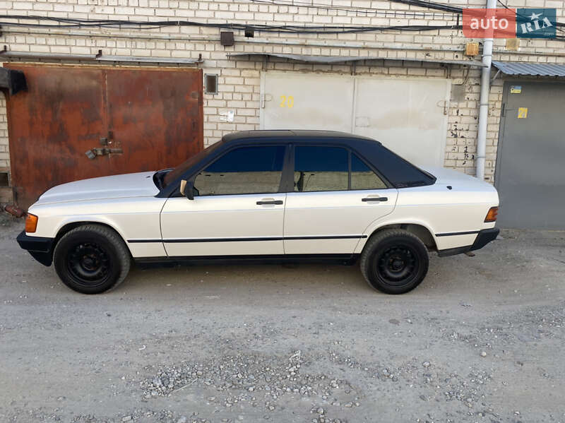 Седан Mercedes-Benz 190 1985 в 
