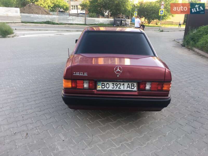 Седан Mercedes-Benz 190 1983 в Золочеві