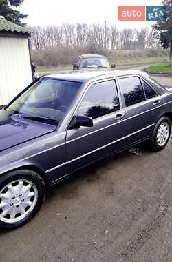 Седан Mercedes-Benz 190 1986 в Валках