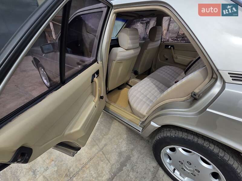 Седан Mercedes-Benz 190 1992 в Жовтих Водах