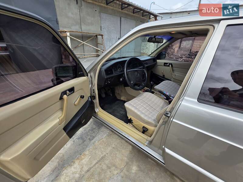 Седан Mercedes-Benz 190 1992 в Жовтих Водах