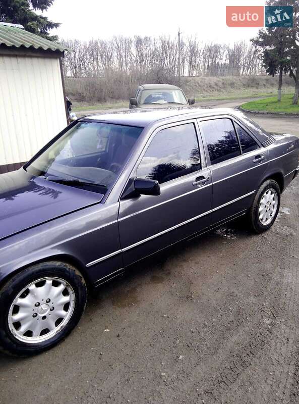 Седан Mercedes-Benz 190 1986 в Валках