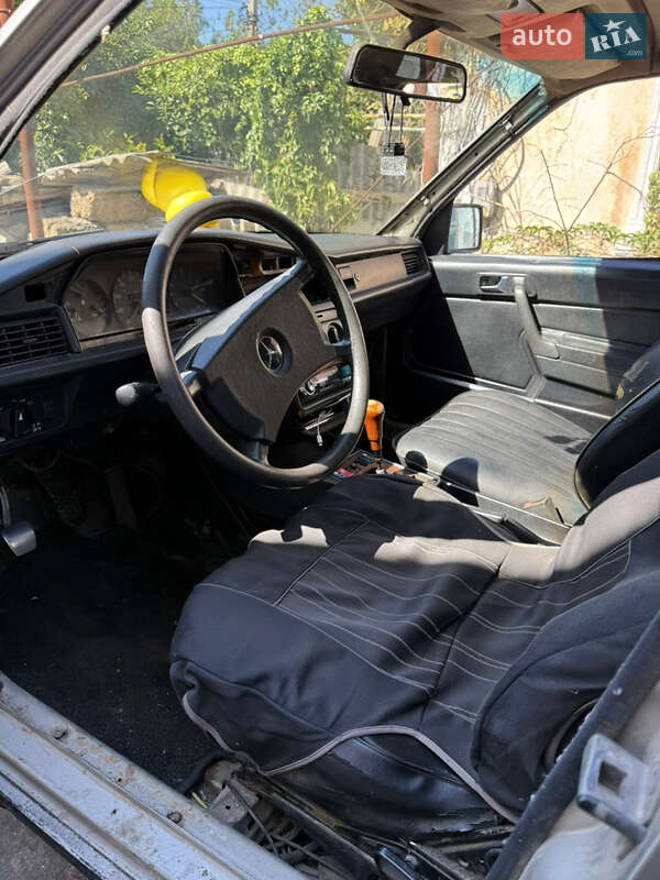 Седан Mercedes-Benz 190 1985 в Овидиополе