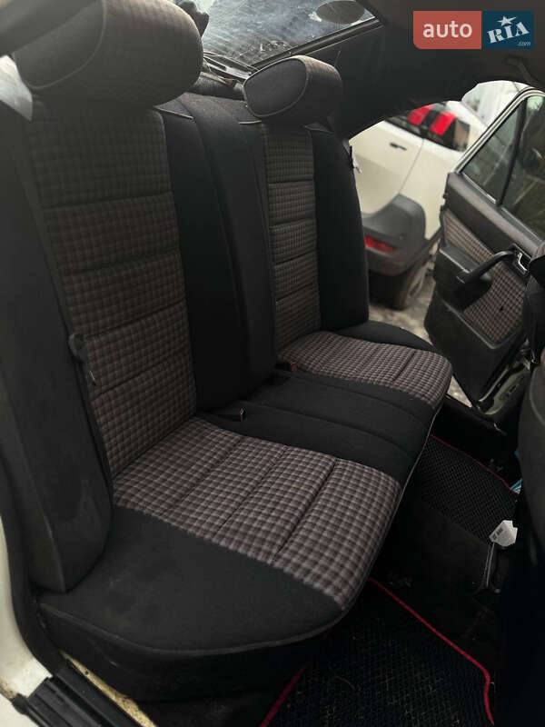 Седан Mercedes-Benz 190 1984 в Житомире фото 9 Седан Mercedes-Benz 190 1984 в Житомире