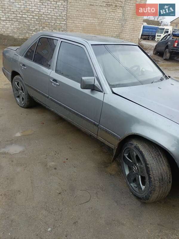 Mercedes-Benz 190 1985 Mercedes-Benz 190 1985