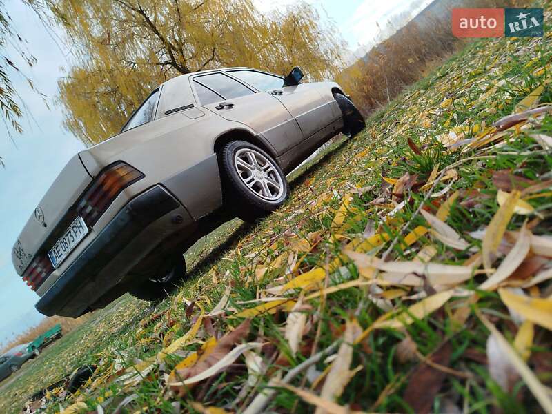 Mercedes-Benz 190 1989 Mercedes-Benz 190 1989