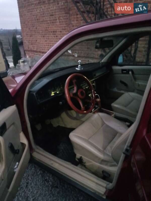 Седан Mercedes-Benz 190 1985 в Львове