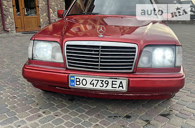 Седан Mercedes-Benz 220 1993 в Тернополе